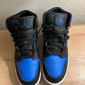 Jordan Kids Sneakers in Black and Blue